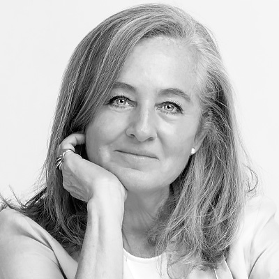 Dña. Joaquina Garrido-Arroquia